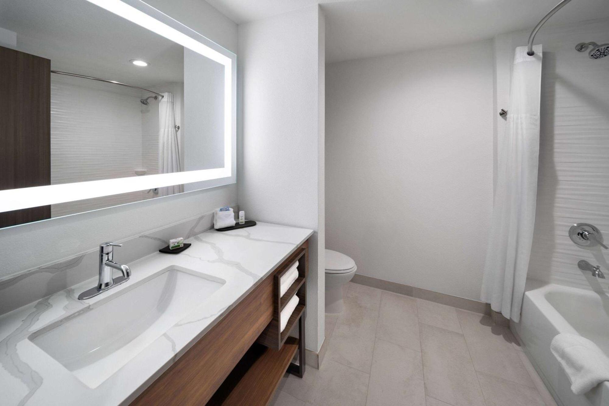 La Quinta Inn & Suites By Wyndham San Antonio At The Rim Extérieur photo