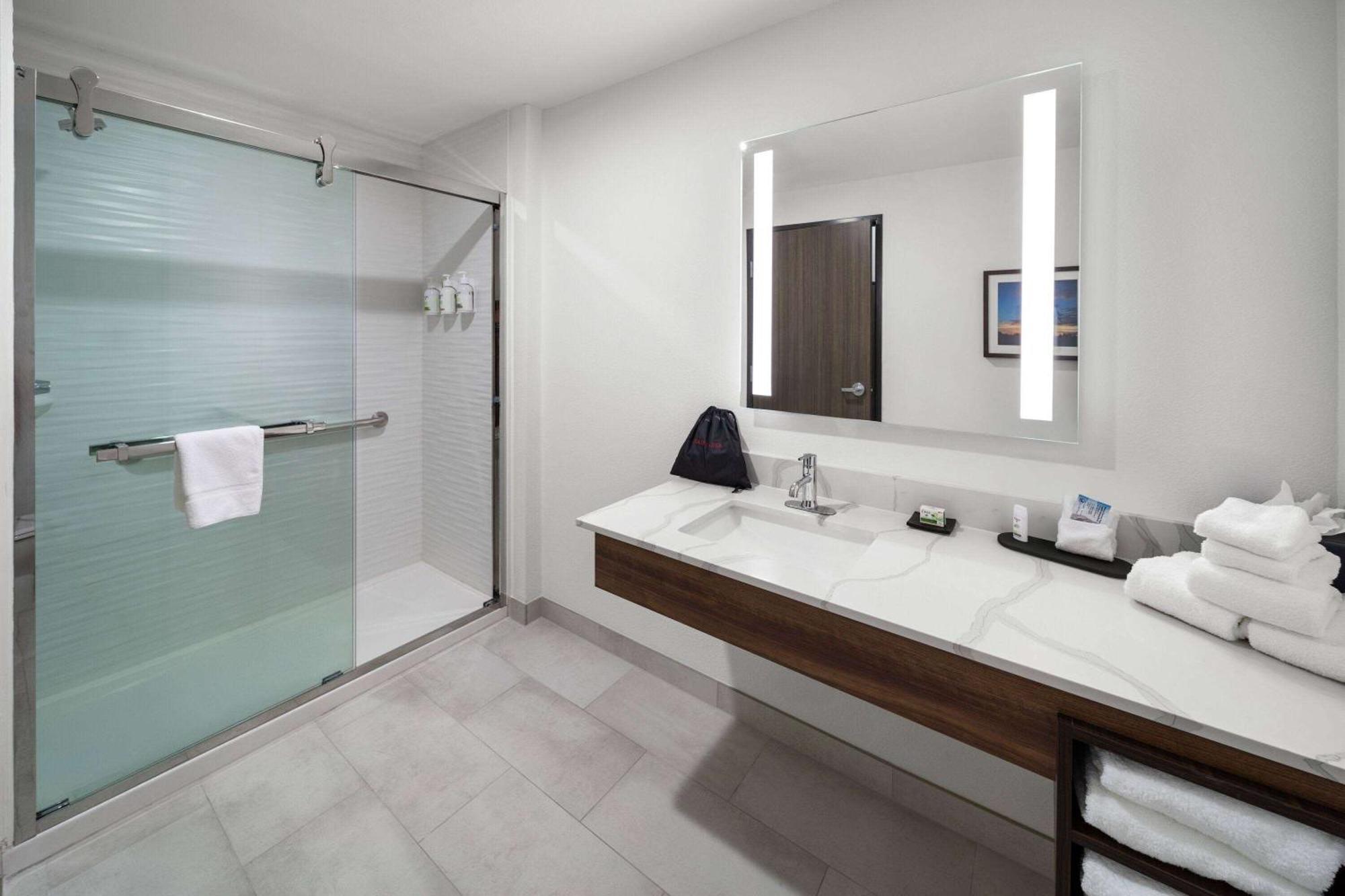 La Quinta Inn & Suites By Wyndham San Antonio At The Rim Extérieur photo