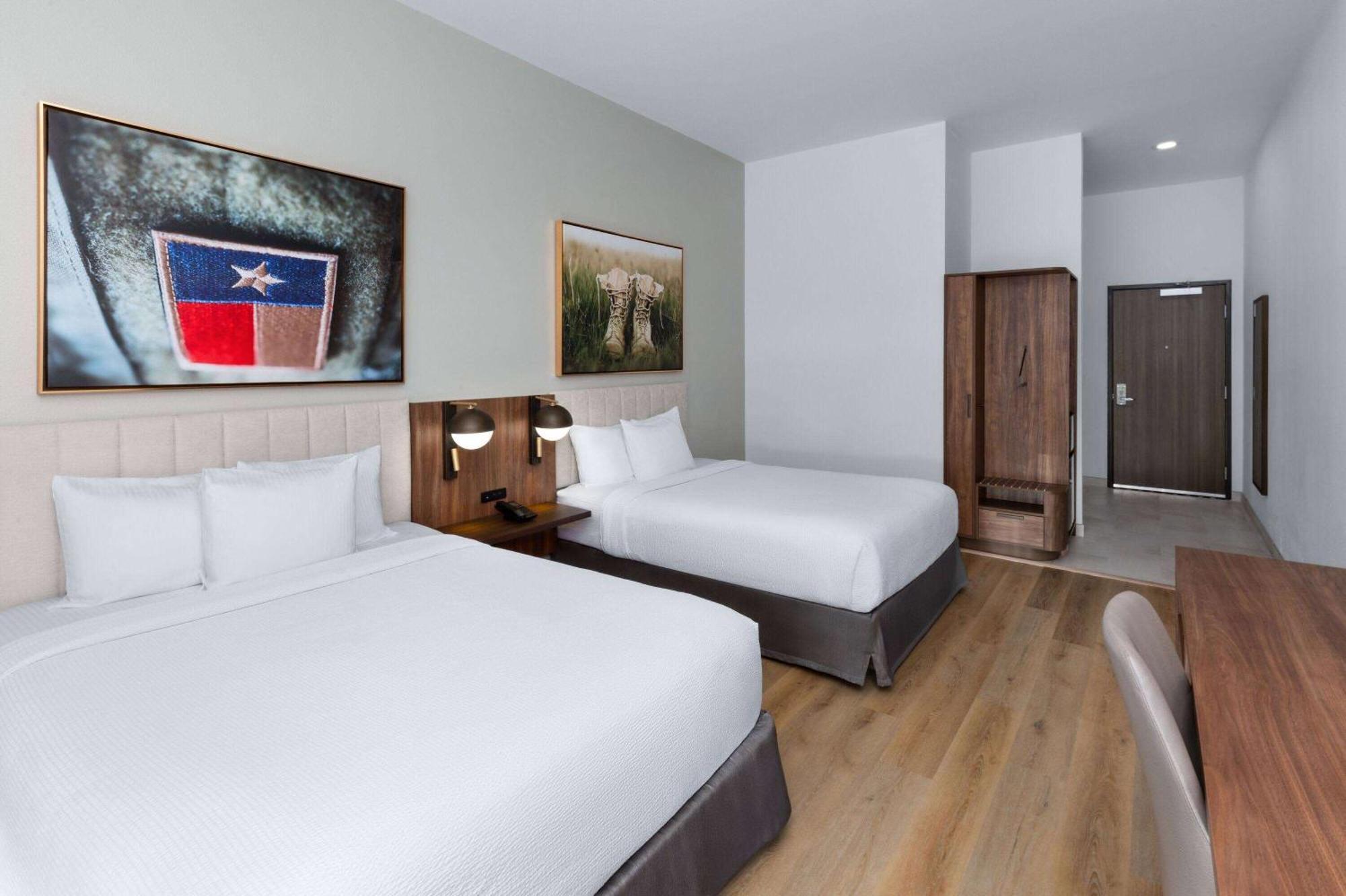 La Quinta Inn & Suites By Wyndham San Antonio At The Rim Extérieur photo