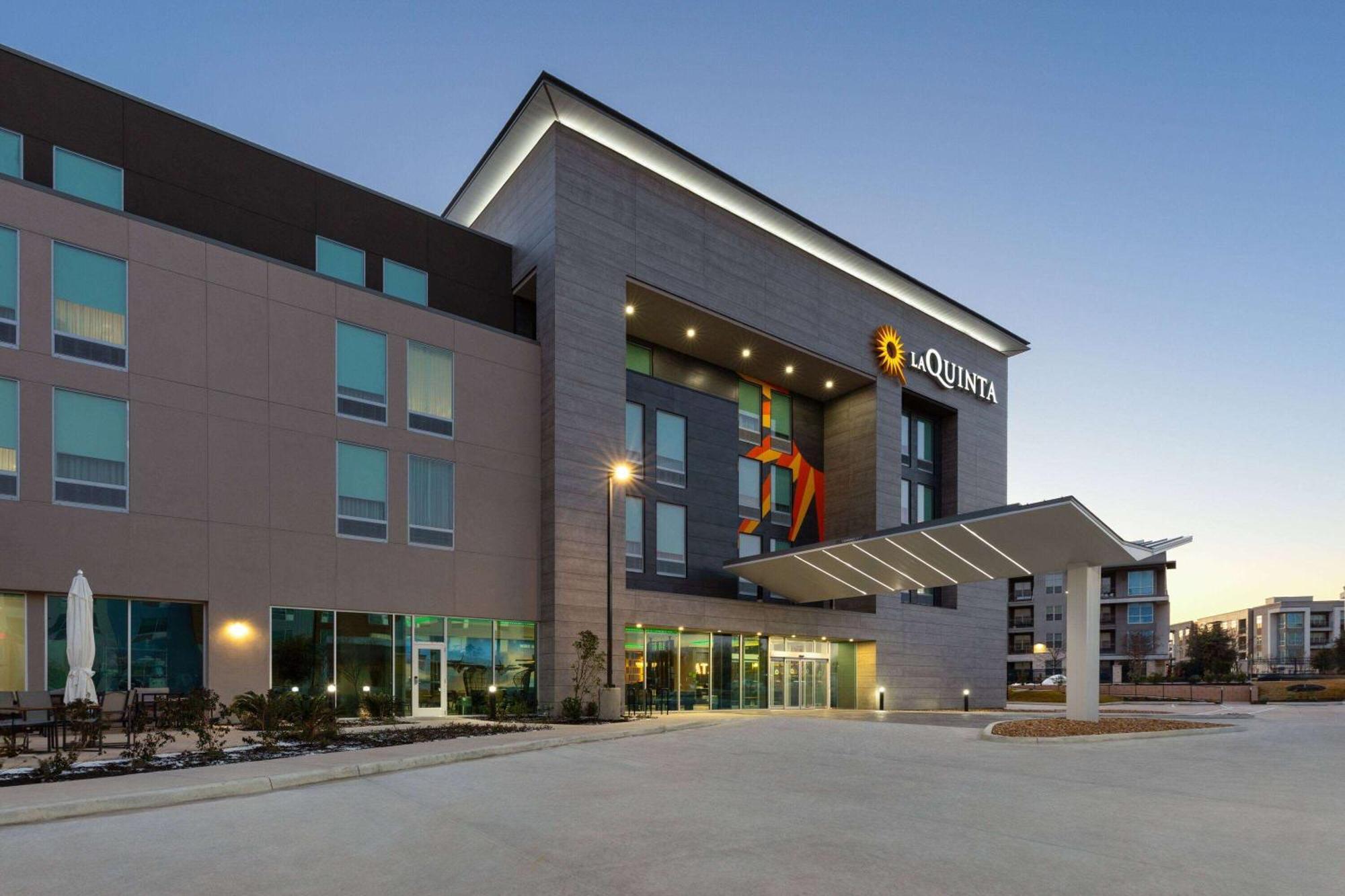 La Quinta Inn & Suites By Wyndham San Antonio At The Rim Extérieur photo